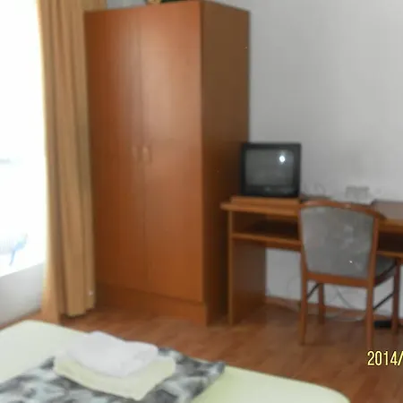 Am Theater Guest house